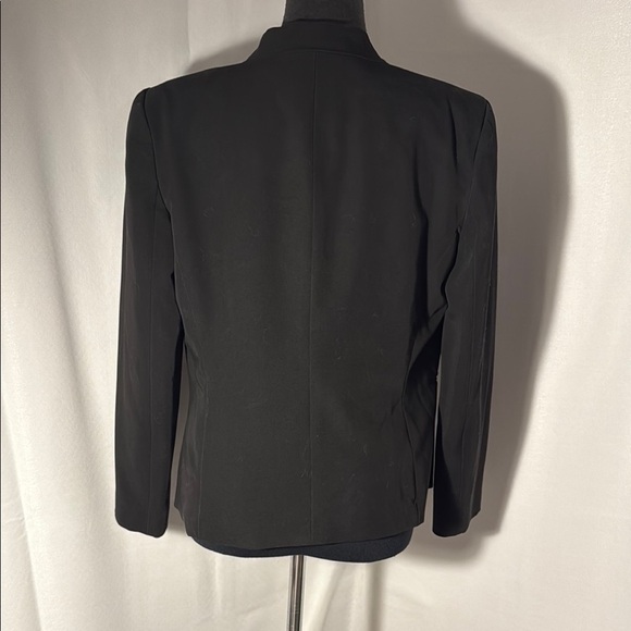 Elegant Fitted Black Women's Blazer. Size 10 - Picture 3 of 7